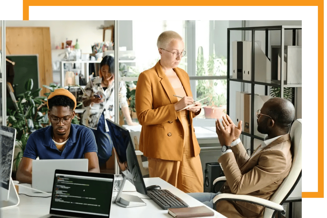 Cloud Computing Consultants arbeiten zusammen